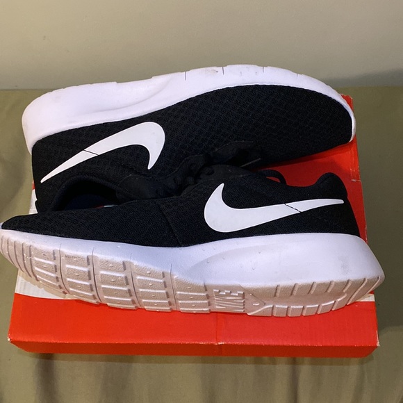 nike low top sneaker - Picture 4 of 4